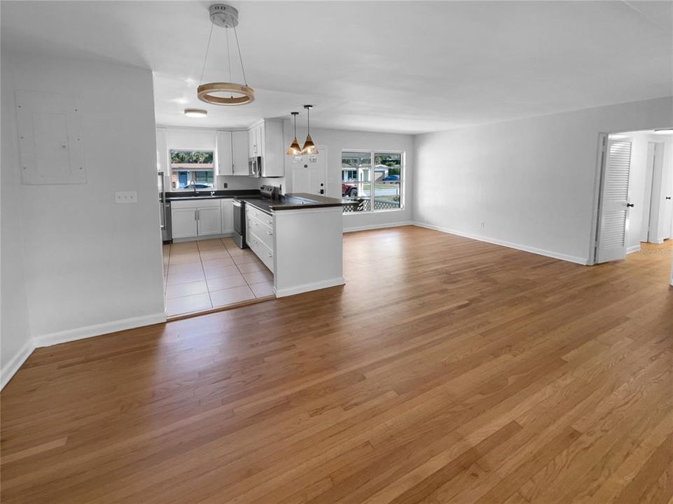 На продажу: $381,000 (3 спален, 2 ванн, 1572 Квадратных фут)