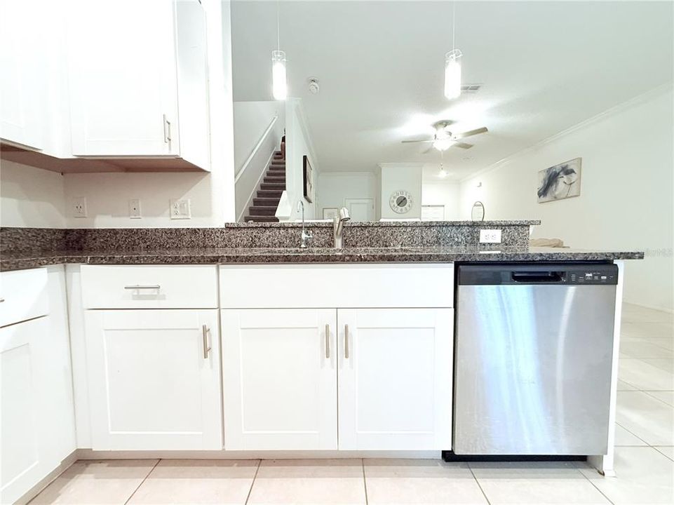 For Rent: $1,950 (3 beds, 2 baths, 1666 Square Feet)