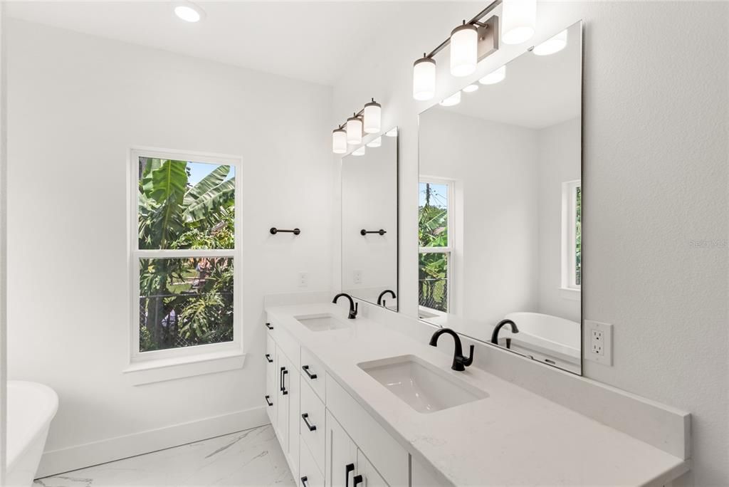 На продажу: $650,000 (4 спален, 3 ванн, 2351 Квадратных фут)