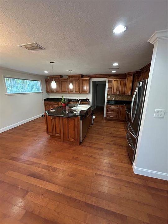 For Rent: $3,000 (4 beds, 2 baths, 2834 Square Feet)