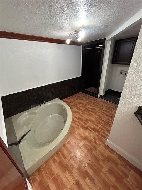 For Rent: $3,000 (4 beds, 2 baths, 2834 Square Feet)