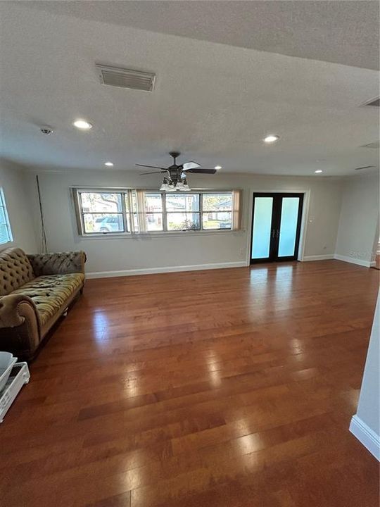 For Rent: $3,000 (4 beds, 2 baths, 2834 Square Feet)