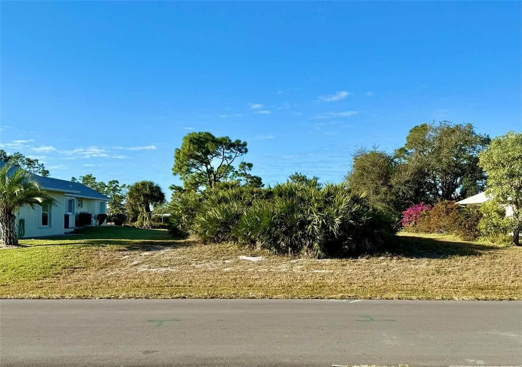 Activo con contrato: $75,000 (0.22 acres)