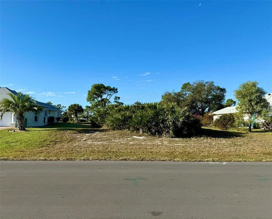 Activo con contrato: $75,000 (0.22 acres)