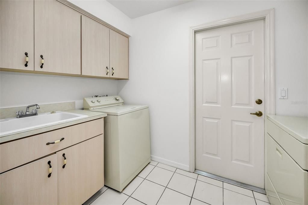 待售: $405,900 (3 贝兹, 2 浴室, 1944 平方英尺)