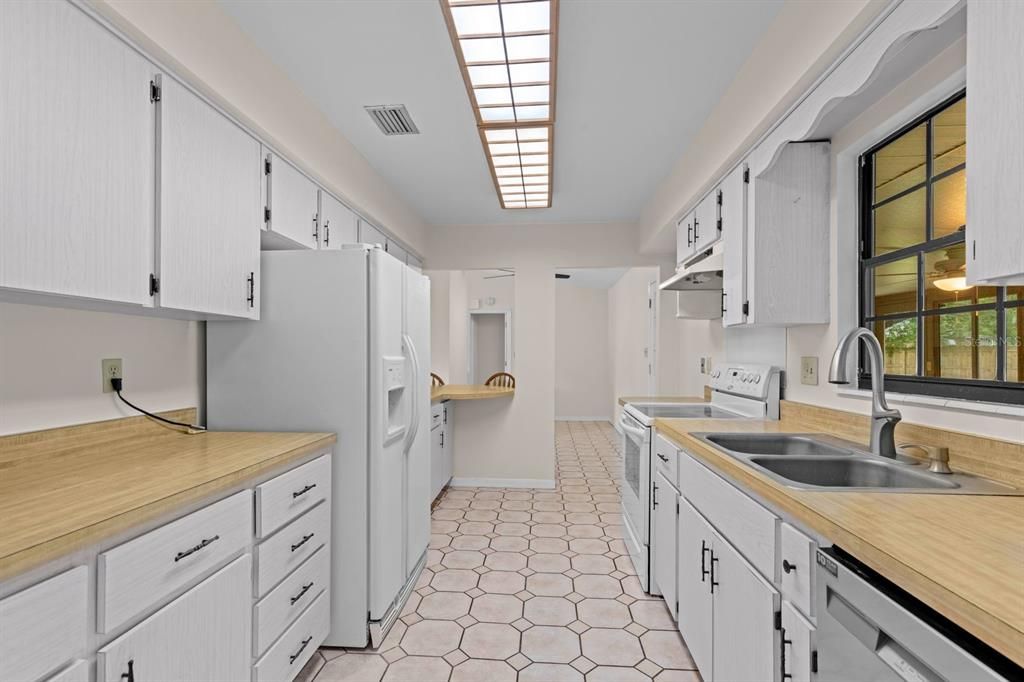 В аренду: $2,250 (4 спален, 2 ванн, 1416 Квадратных фут)