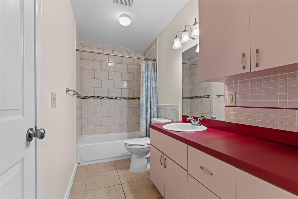 В аренду: $2,250 (4 спален, 2 ванн, 1416 Квадратных фут)