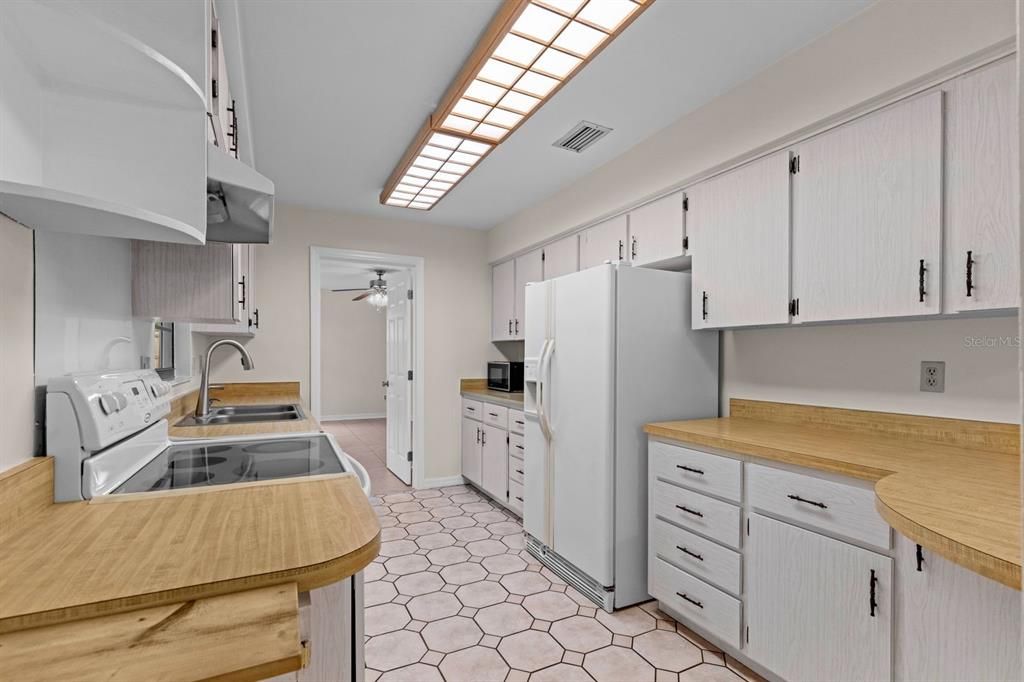 В аренду: $2,250 (4 спален, 2 ванн, 1416 Квадратных фут)