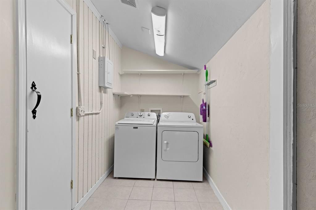 В аренду: $2,250 (4 спален, 2 ванн, 1416 Квадратных фут)