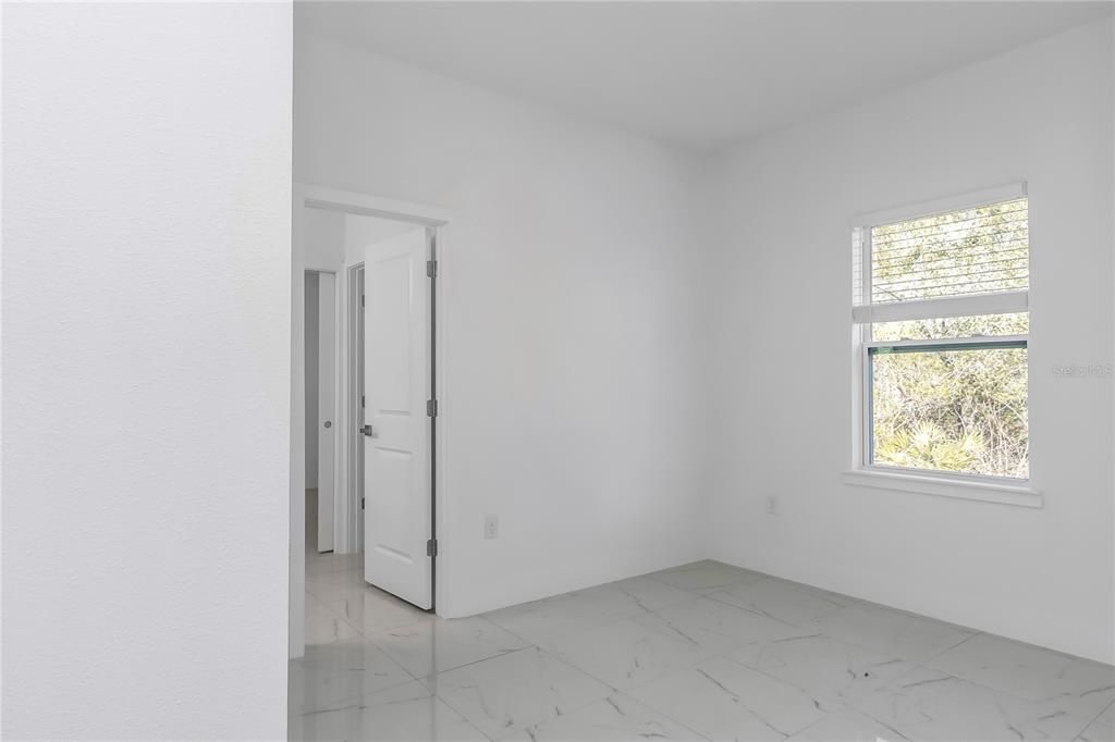 Под контрактом: $308,900 (4 спален, 3 ванн, 1905 Квадратных фут)