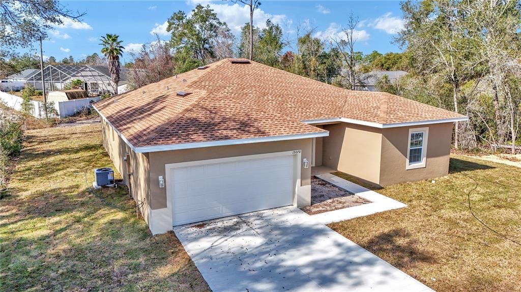 Под контрактом: $308,900 (4 спален, 3 ванн, 1905 Квадратных фут)