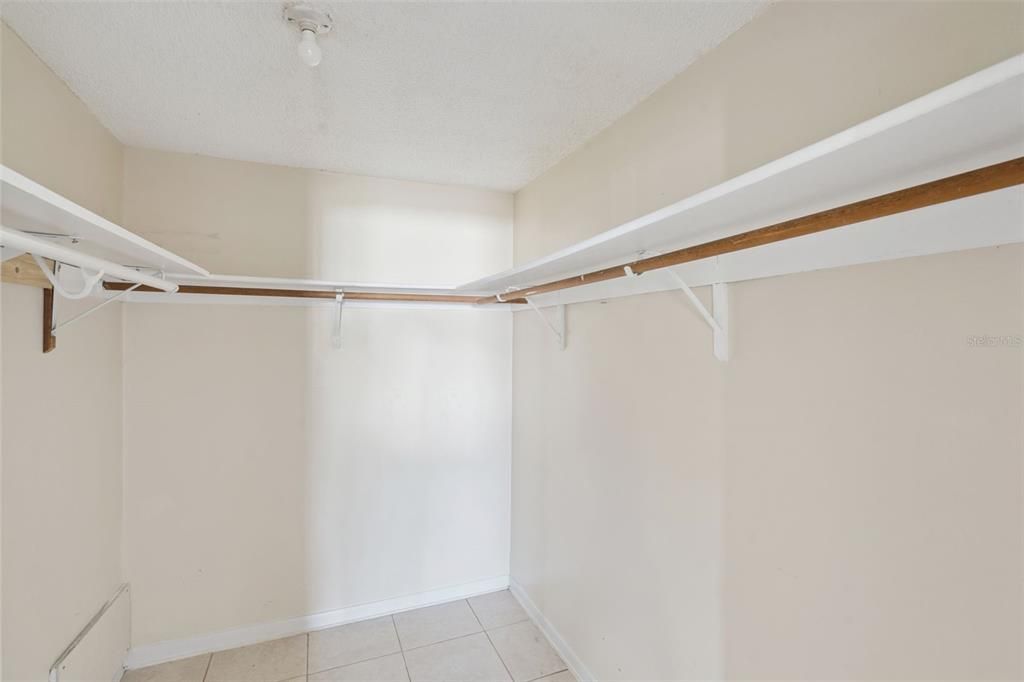 Activo con contrato: $185,000 (2 camas, 2 baños, 1212 Pies cuadrados)