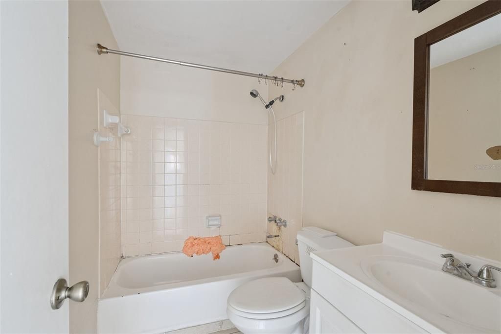 Activo con contrato: $185,000 (2 camas, 2 baños, 1212 Pies cuadrados)