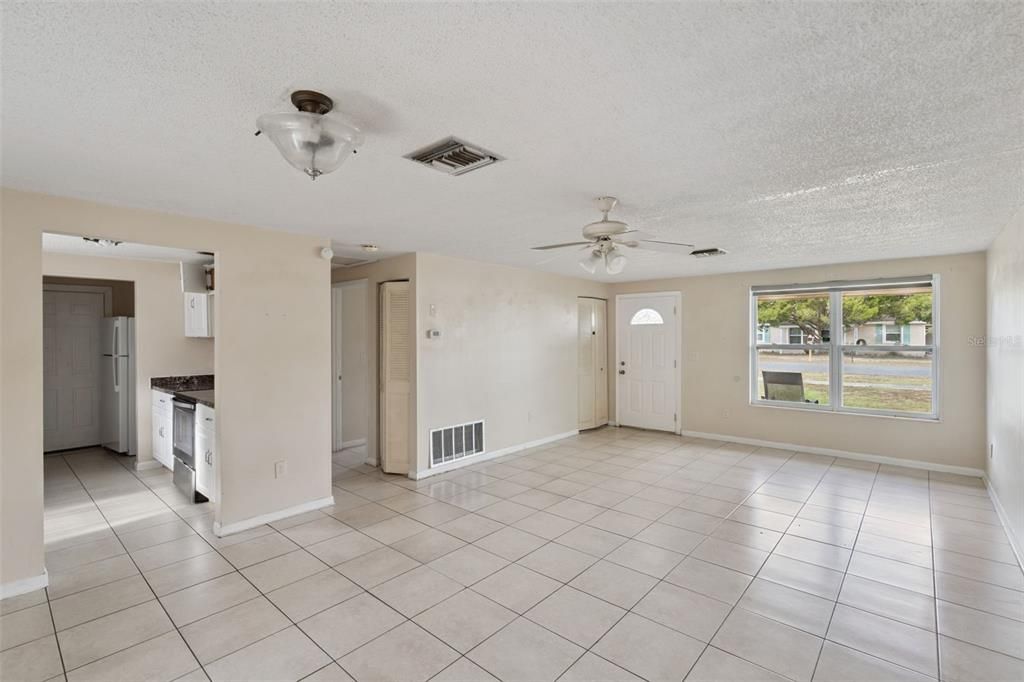 Activo con contrato: $185,000 (2 camas, 2 baños, 1212 Pies cuadrados)