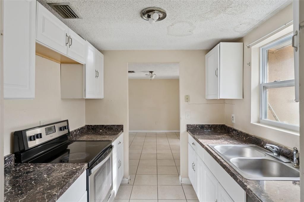 Activo con contrato: $185,000 (2 camas, 2 baños, 1212 Pies cuadrados)