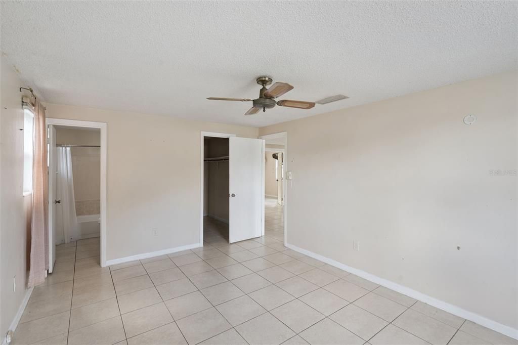 Activo con contrato: $185,000 (2 camas, 2 baños, 1212 Pies cuadrados)