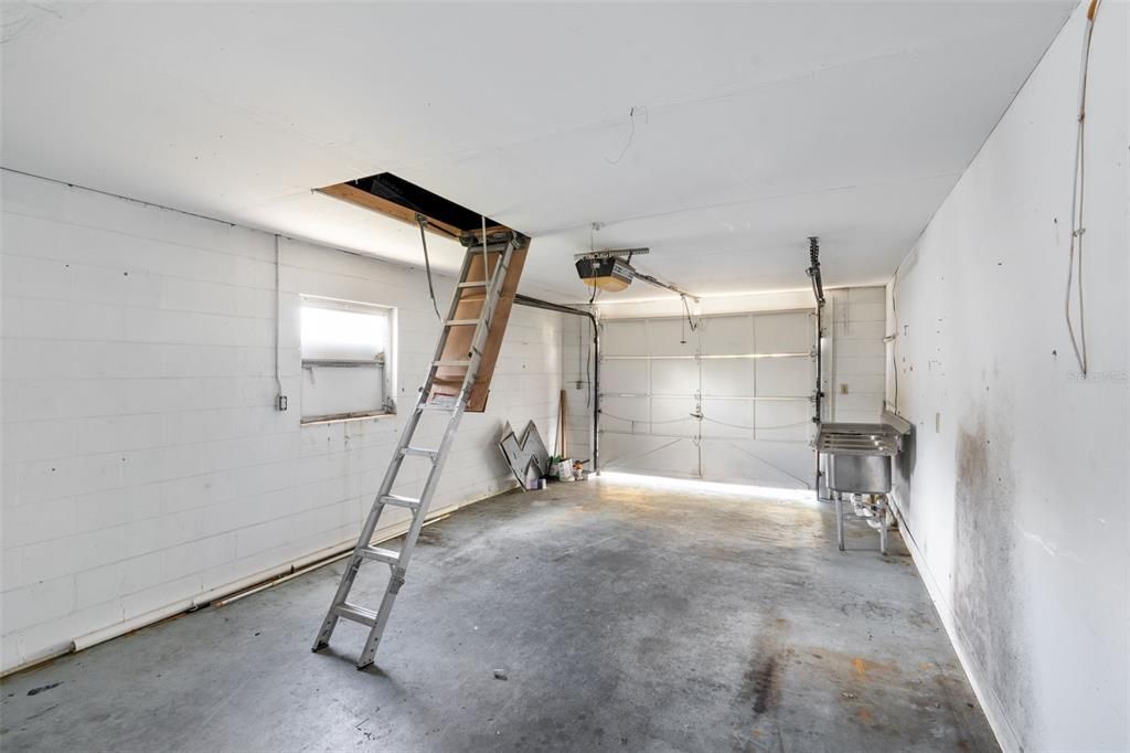 Activo con contrato: $185,000 (2 camas, 2 baños, 1212 Pies cuadrados)