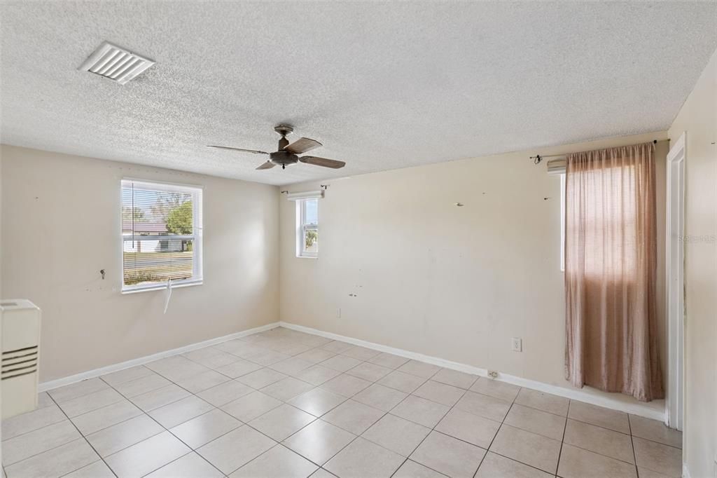 Activo con contrato: $185,000 (2 camas, 2 baños, 1212 Pies cuadrados)