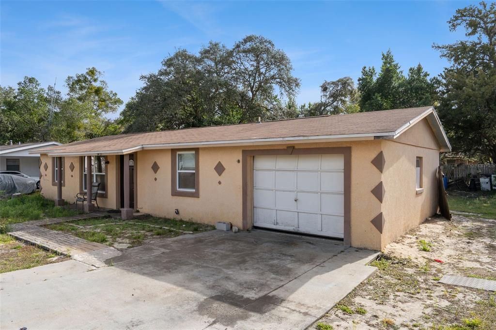 Activo con contrato: $185,000 (2 camas, 2 baños, 1212 Pies cuadrados)