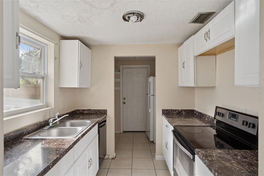 Activo con contrato: $185,000 (2 camas, 2 baños, 1212 Pies cuadrados)