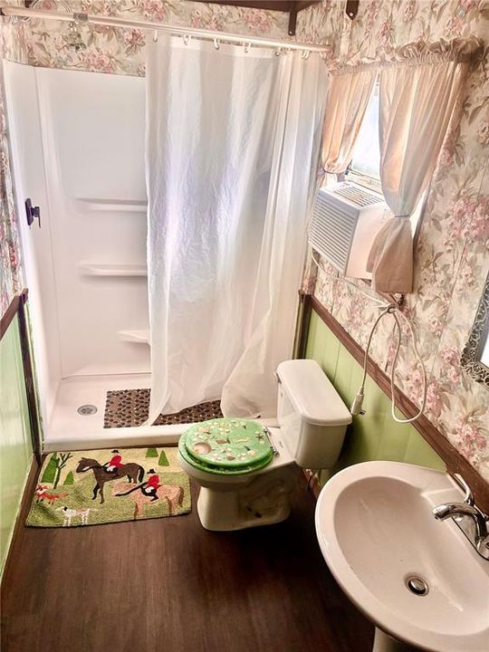 На продажу: $189,900 (2 спален, 2 ванн, 840 Квадратных фут)