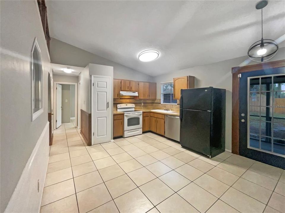 For Sale: $258,000 (3 beds, 1 baths, 1131 Square Feet)