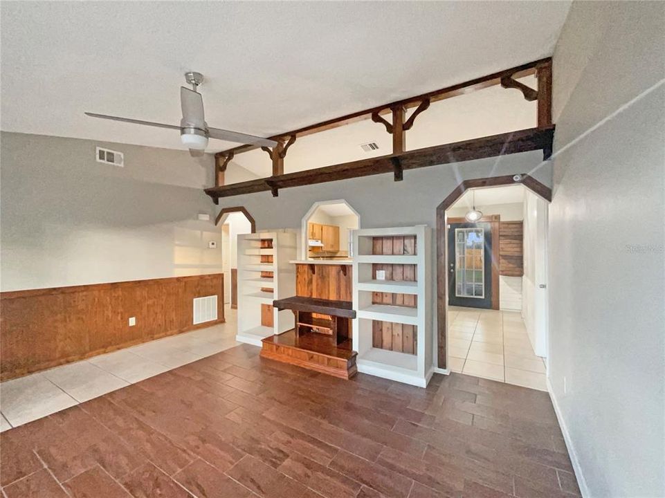 For Sale: $258,000 (3 beds, 1 baths, 1131 Square Feet)