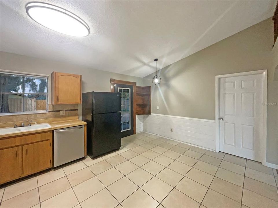 For Sale: $258,000 (3 beds, 1 baths, 1131 Square Feet)