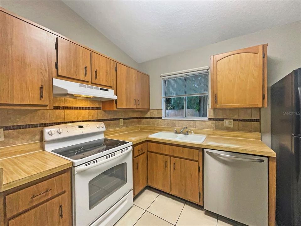 For Sale: $258,000 (3 beds, 1 baths, 1131 Square Feet)