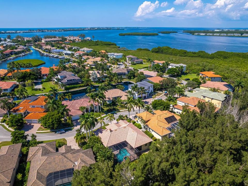 En Venta: $1,350,000 (3 camas, 3 baños, 2535 Pies cuadrados)