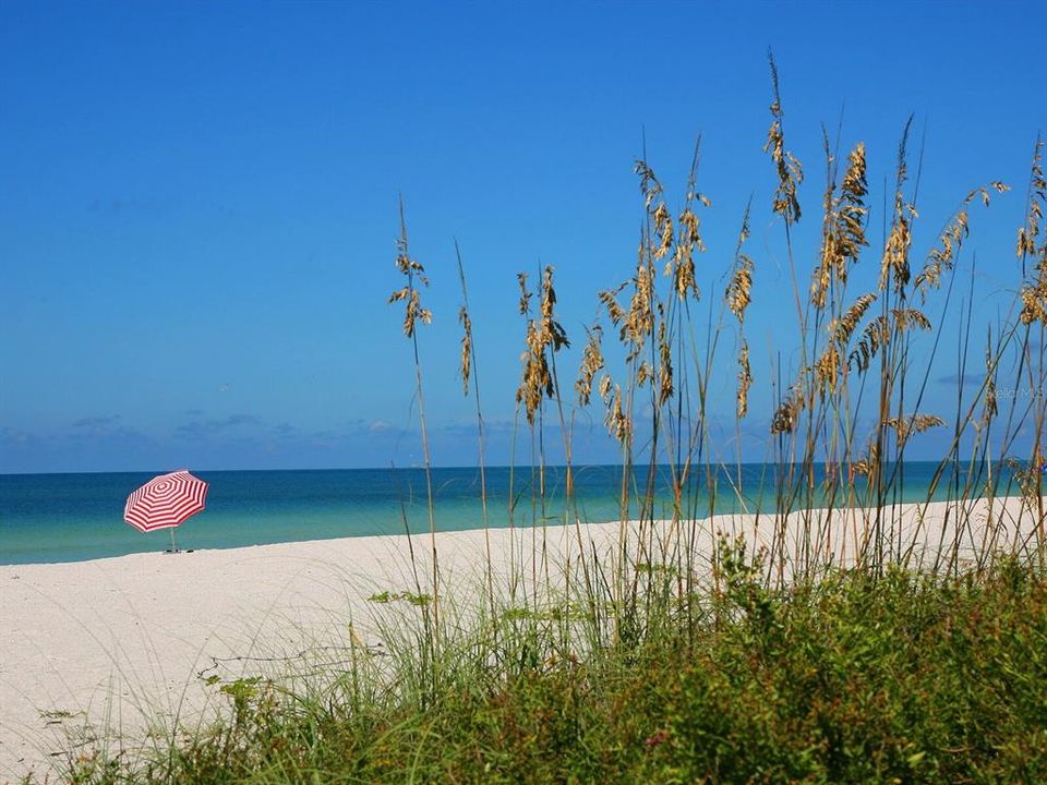 En Venta: $1,350,000 (3 camas, 3 baños, 2535 Pies cuadrados)