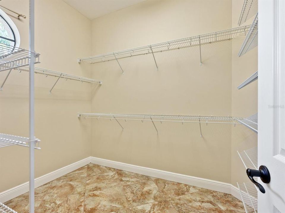 En Venta: $1,350,000 (3 camas, 3 baños, 2535 Pies cuadrados)