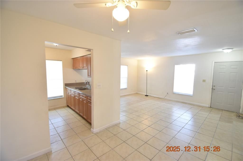 出租: $1,395 (2 贝兹, 2 浴室, 920 平方英尺)