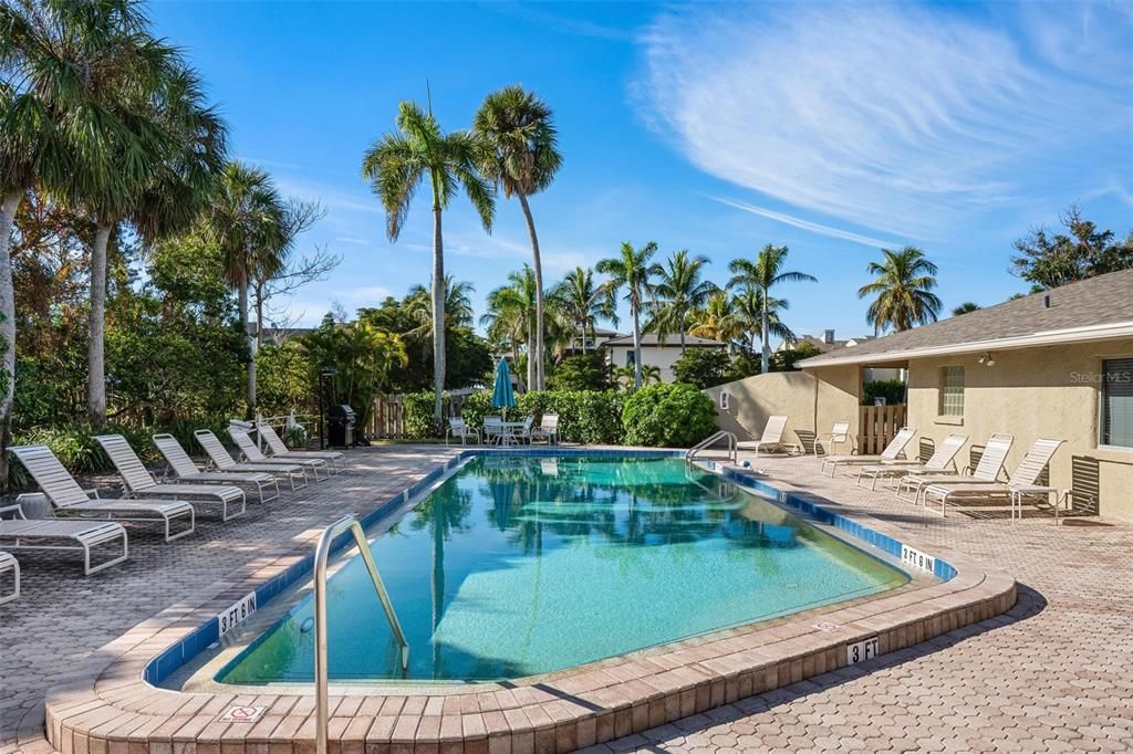 For Sale: $649,999 (2 beds, 2 baths, 1128 Square Feet)