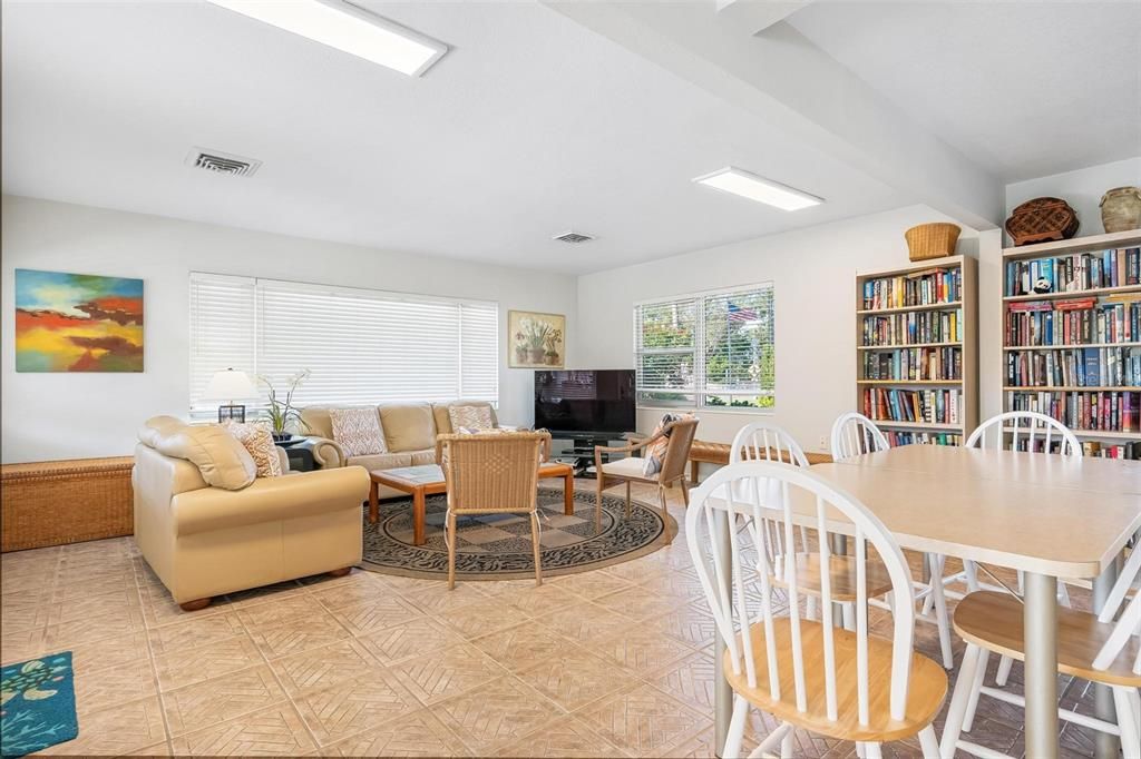 For Sale: $649,999 (2 beds, 2 baths, 1128 Square Feet)