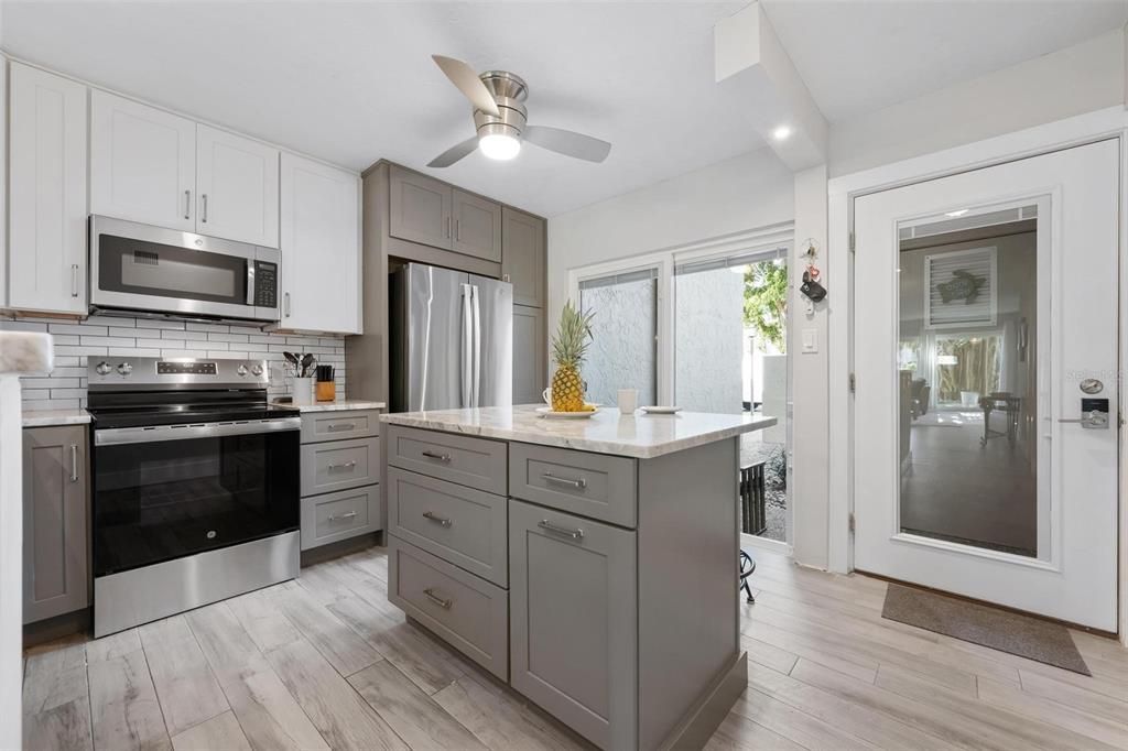 For Sale: $649,999 (2 beds, 2 baths, 1128 Square Feet)