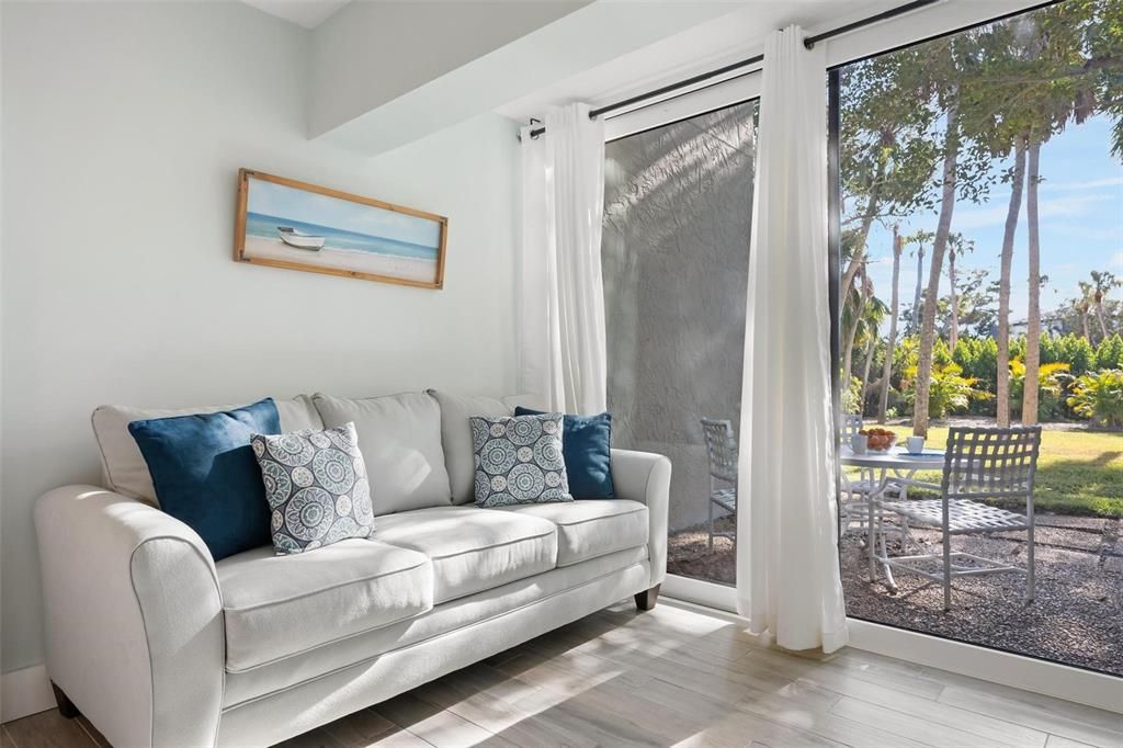 For Sale: $649,999 (2 beds, 2 baths, 1128 Square Feet)