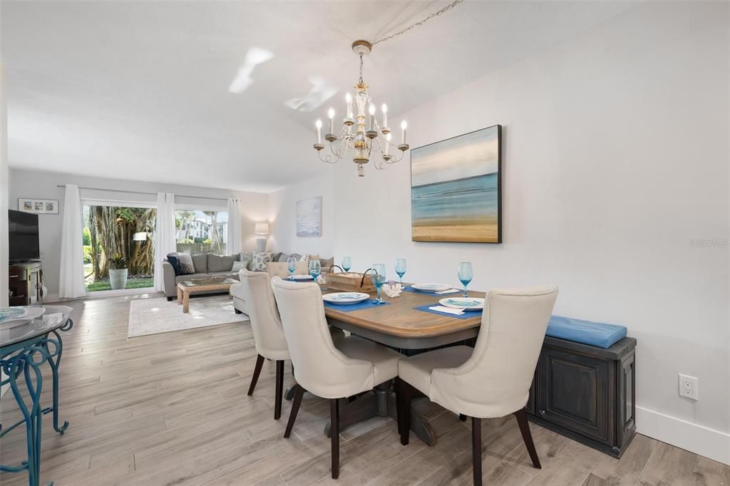 For Sale: $649,999 (2 beds, 2 baths, 1128 Square Feet)