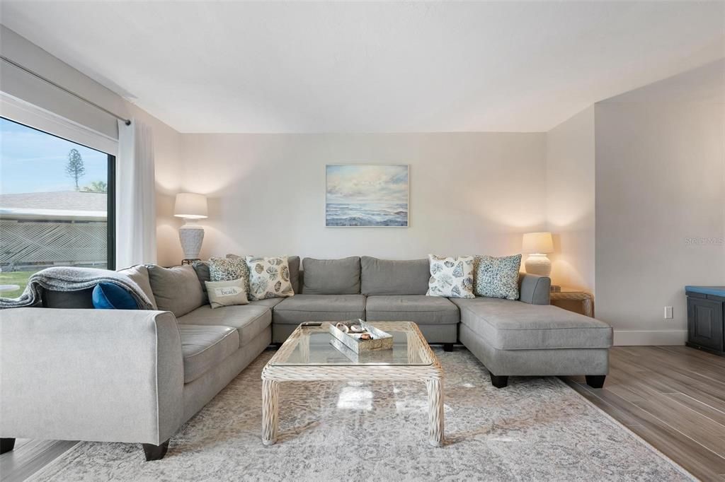 For Sale: $649,999 (2 beds, 2 baths, 1128 Square Feet)