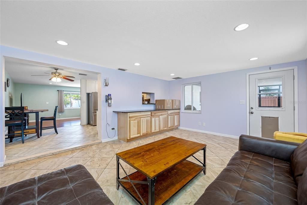 待售: $459,000 (4 贝兹, 2 浴室, 1638 平方英尺)