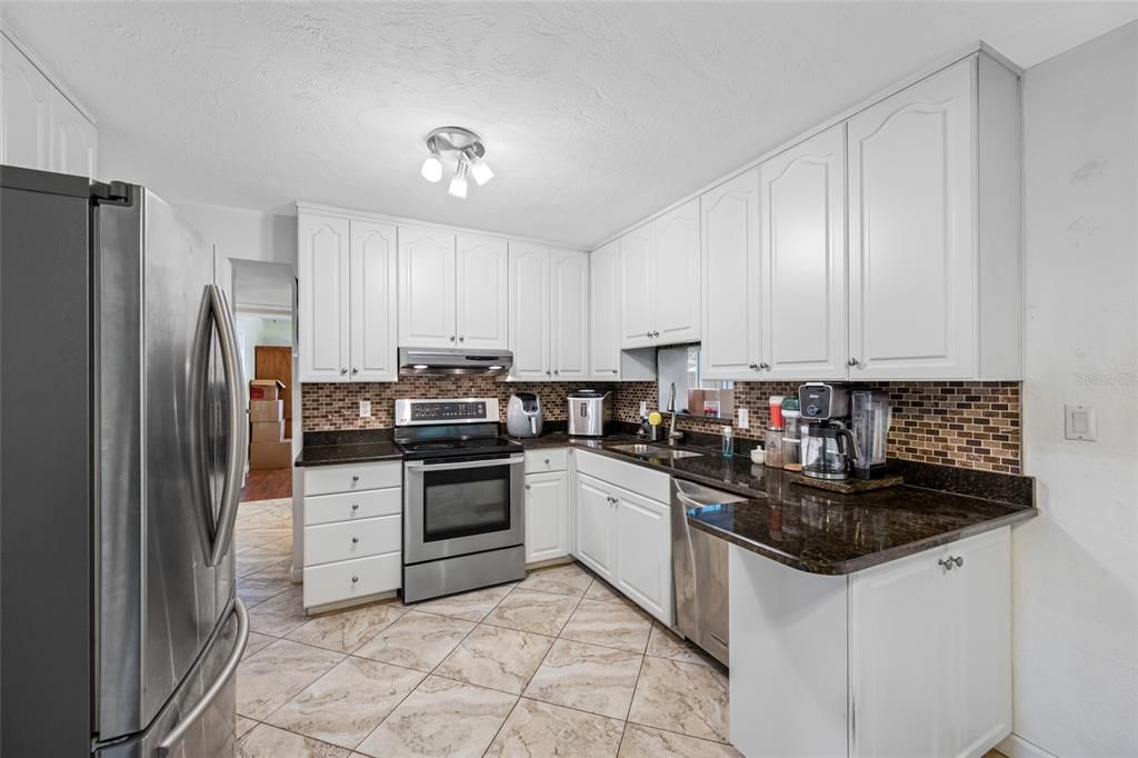 待售: $459,000 (4 贝兹, 2 浴室, 1638 平方英尺)