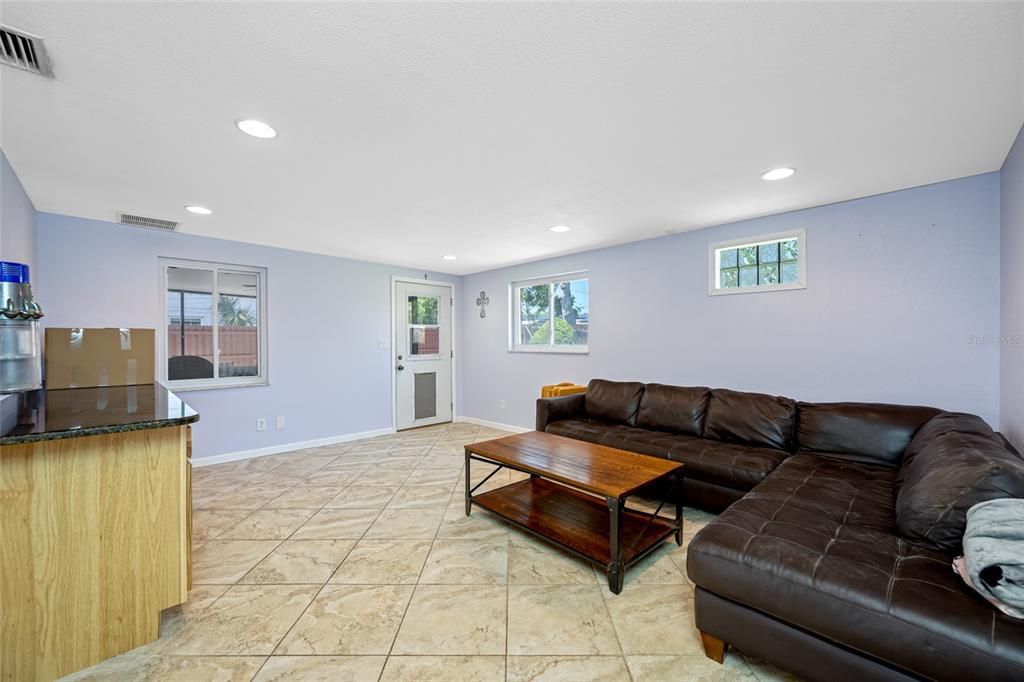 待售: $459,000 (4 贝兹, 2 浴室, 1638 平方英尺)