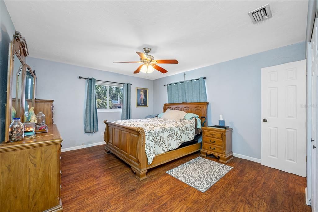 待售: $459,000 (4 贝兹, 2 浴室, 1638 平方英尺)