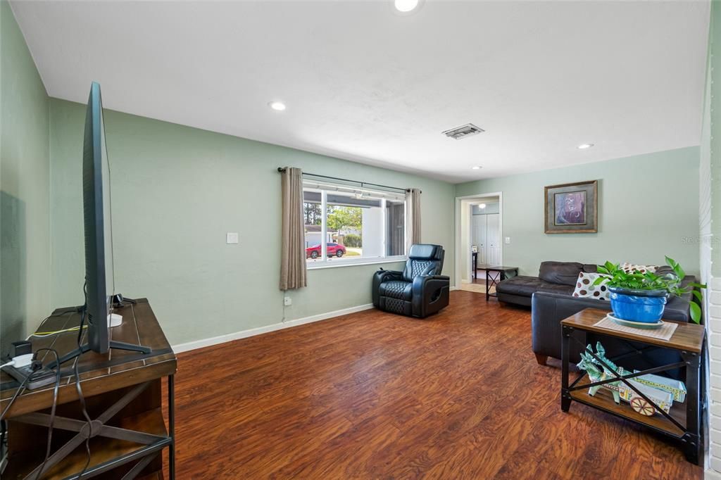 待售: $459,000 (4 贝兹, 2 浴室, 1638 平方英尺)