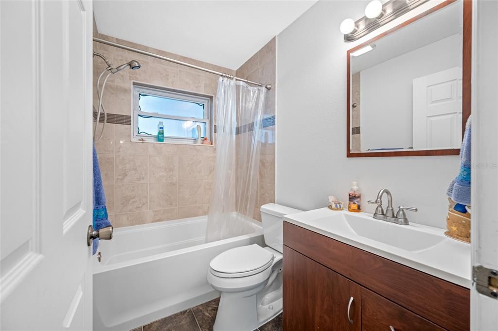 待售: $459,000 (4 贝兹, 2 浴室, 1638 平方英尺)