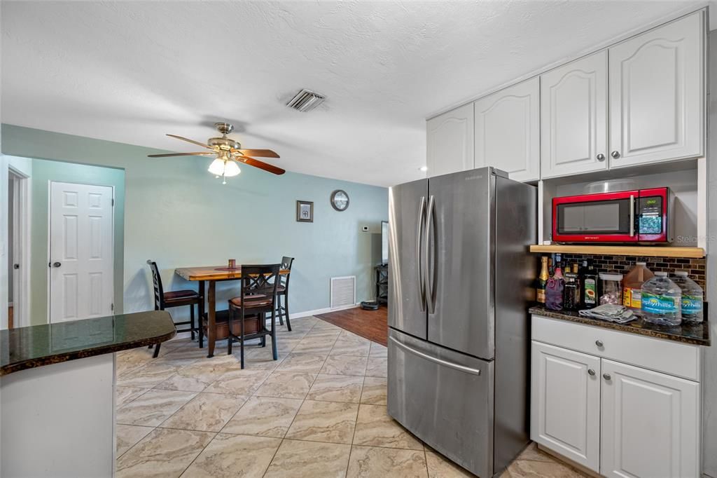 待售: $459,000 (4 贝兹, 2 浴室, 1638 平方英尺)