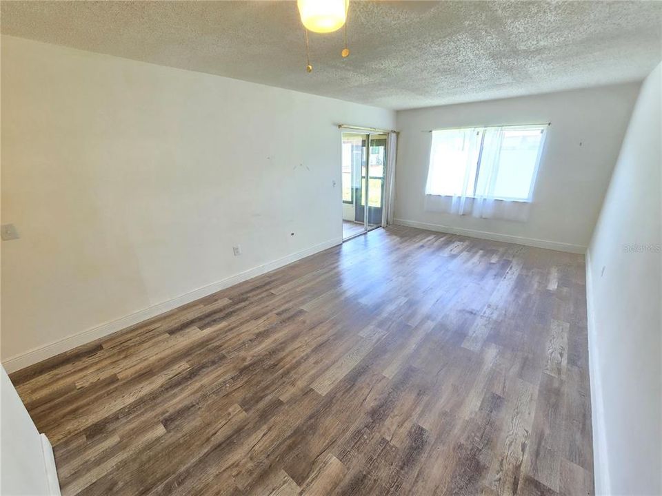 待售: $94,900 (1 贝兹, 1 浴室, 646 平方英尺)