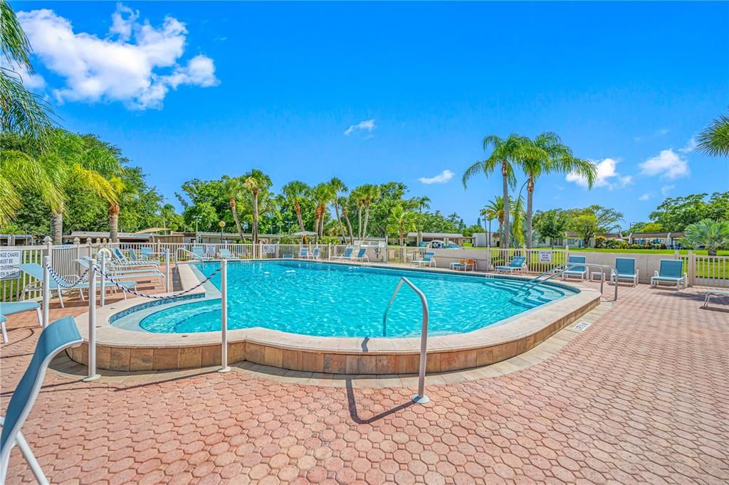 待售: $94,900 (1 贝兹, 1 浴室, 646 平方英尺)