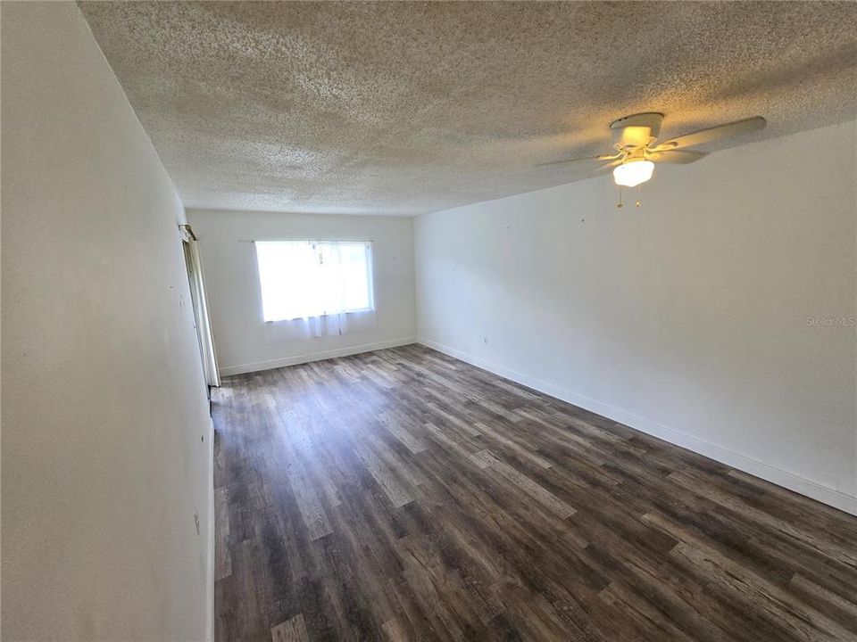 待售: $94,900 (1 贝兹, 1 浴室, 646 平方英尺)