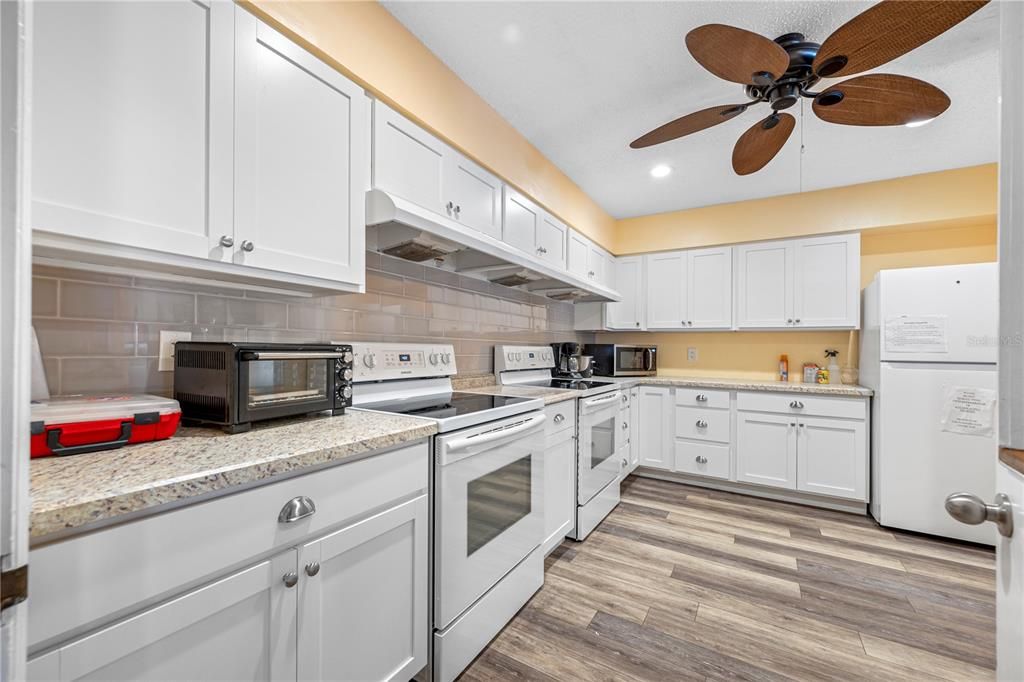 待售: $94,900 (1 贝兹, 1 浴室, 646 平方英尺)